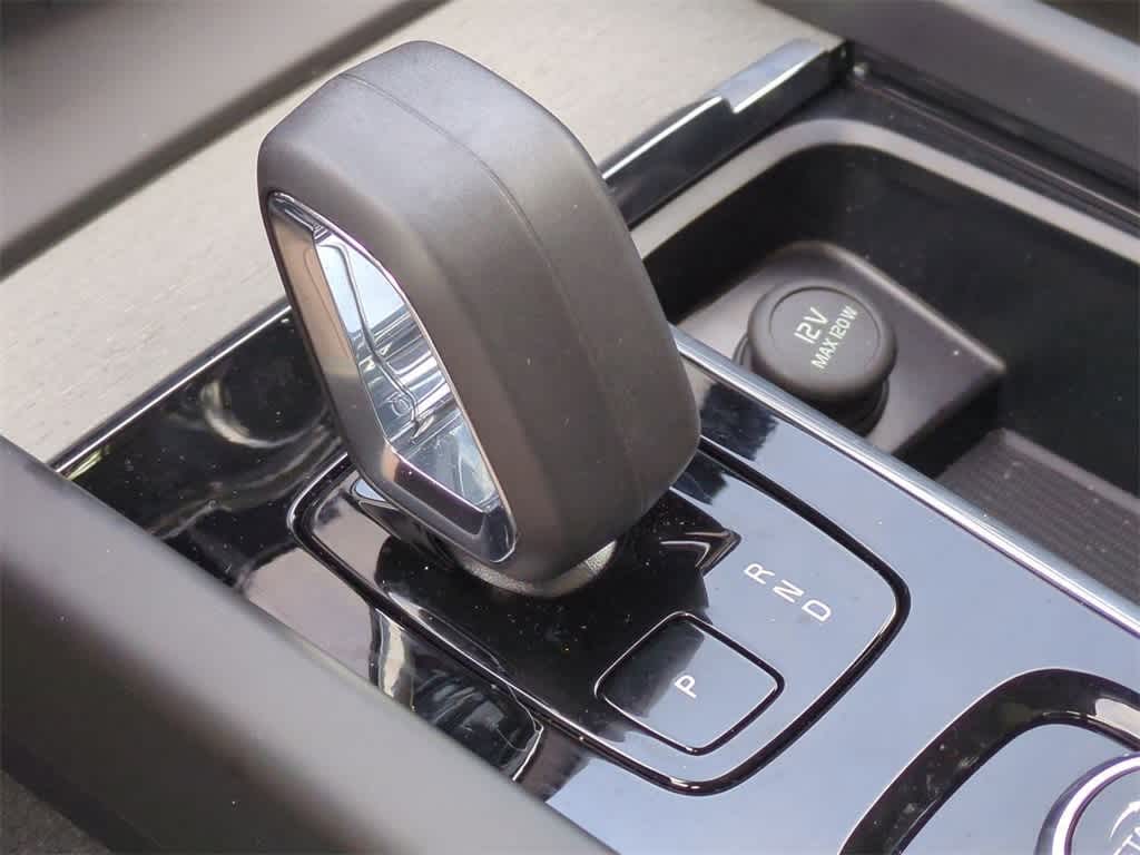 Thumbnail: 2025 Volvo XC60 - 32