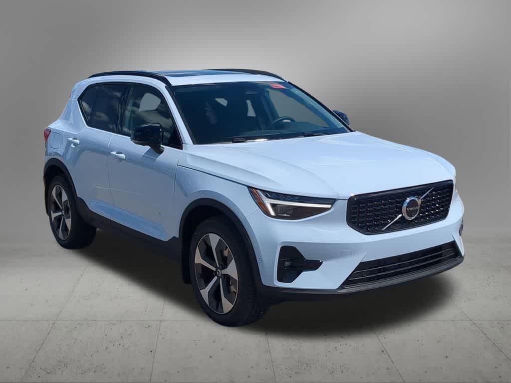 Thumbnail: 2026 Volvo XC40 - 8
