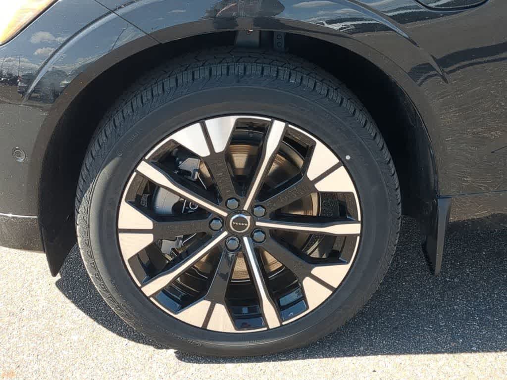 Thumbnail: 2026 Volvo XC60 - 13