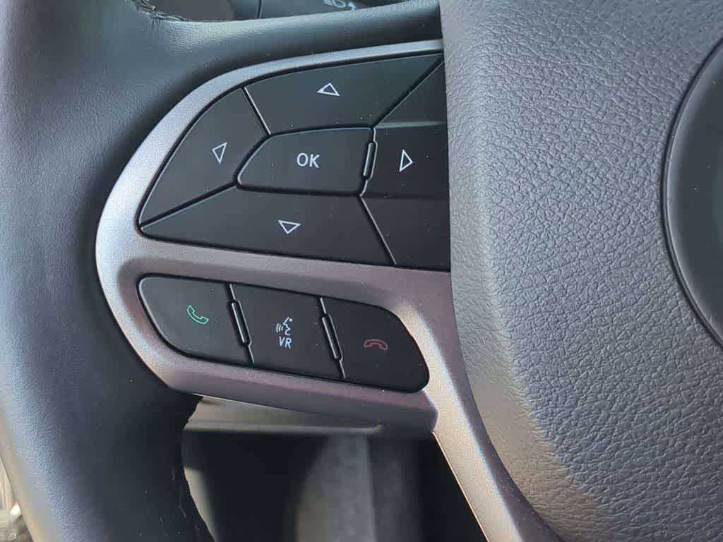 Thumbnail: 2019 Jeep Cherokee - 22
