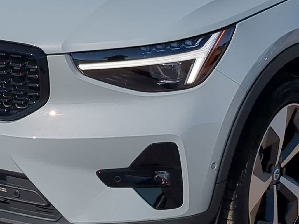 Thumbnail: 2026 Volvo XC40 - 10