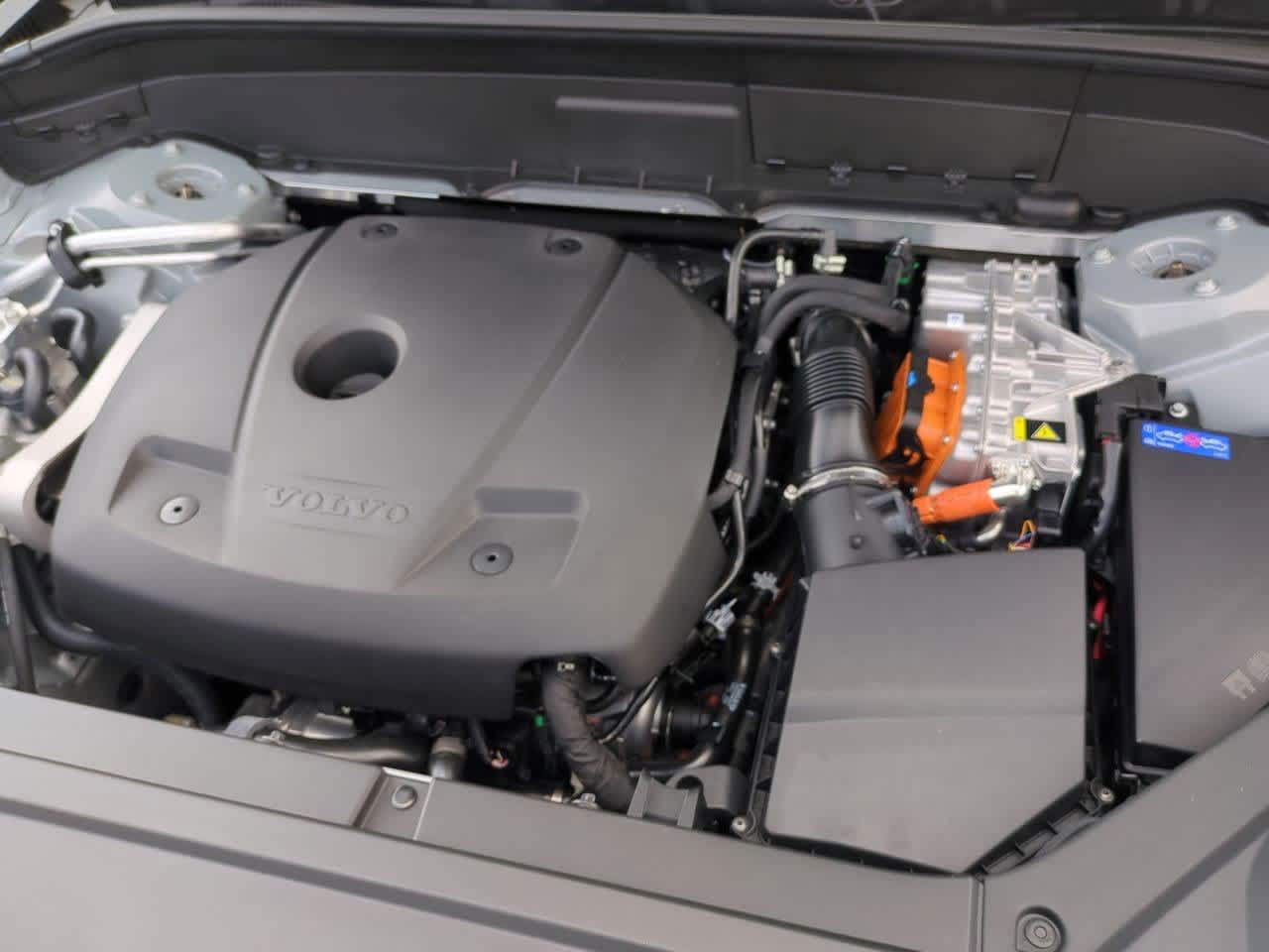 2025 Volvo XC90 T8 Plus 13