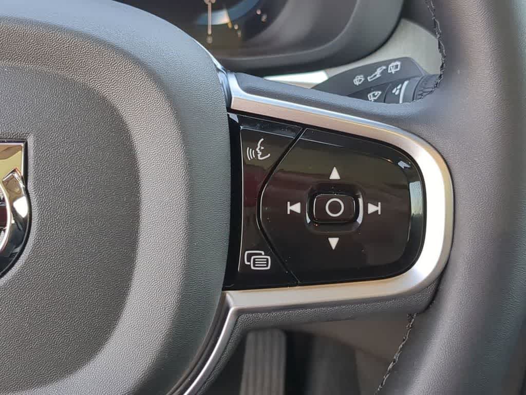 Thumbnail: 2025 Volvo XC60 - 23