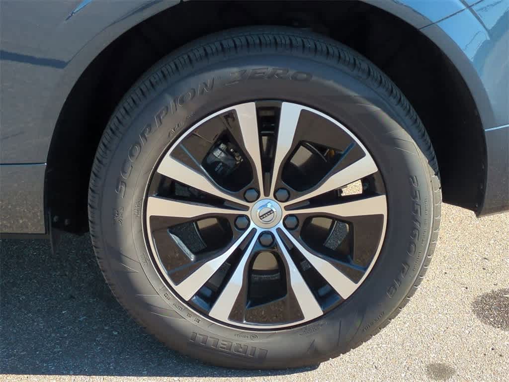 Thumbnail: 2023 Volvo XC60 - 13