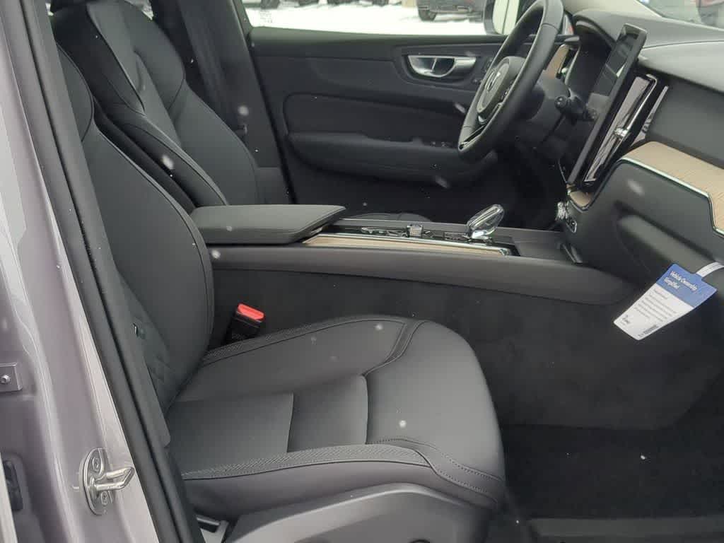 Thumbnail: 2026 Volvo XC60 - 20