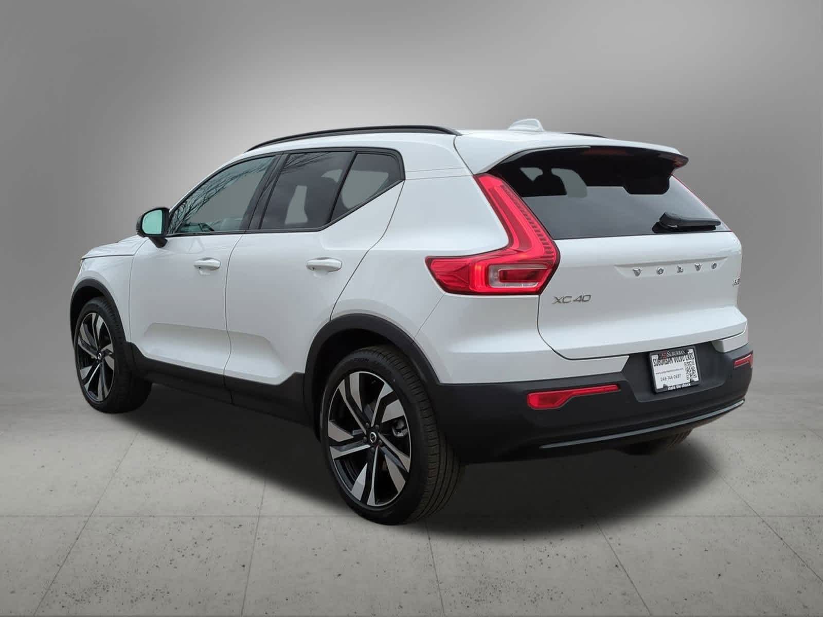 2025 Volvo XC40 Plus photo 4