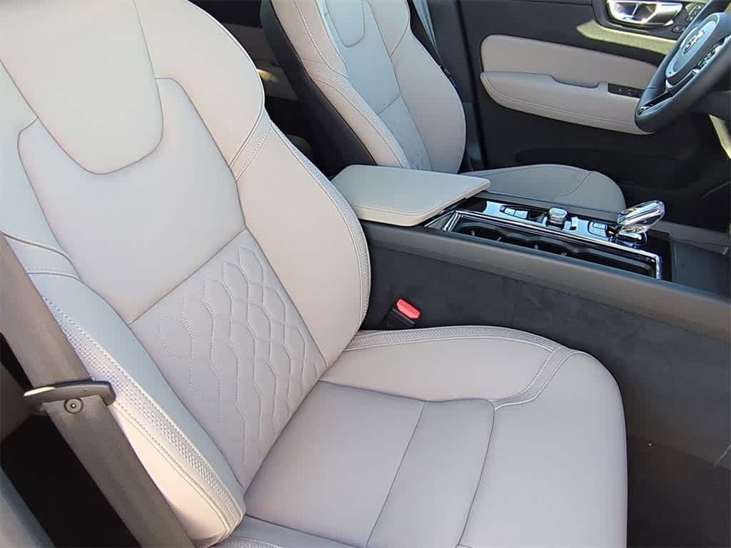 Thumbnail: 2026 Volvo XC60 - 22