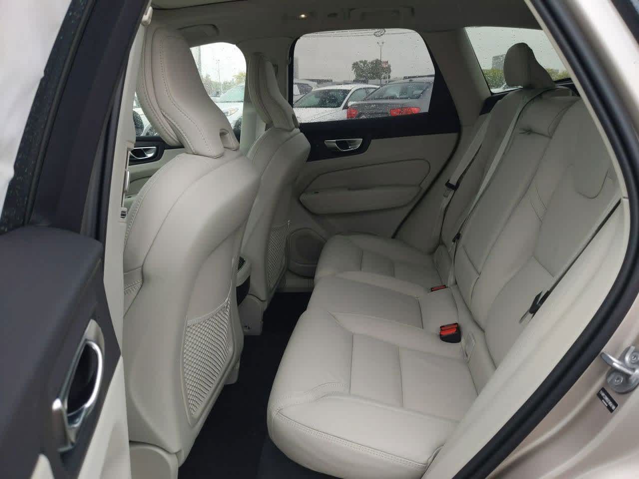 Thumbnail: 2025 Volvo XC60 - 17