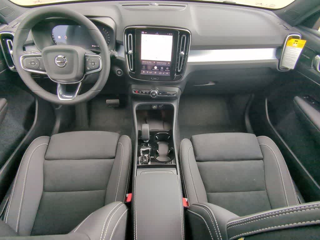 Thumbnail: 2026 Volvo XC40 - 14