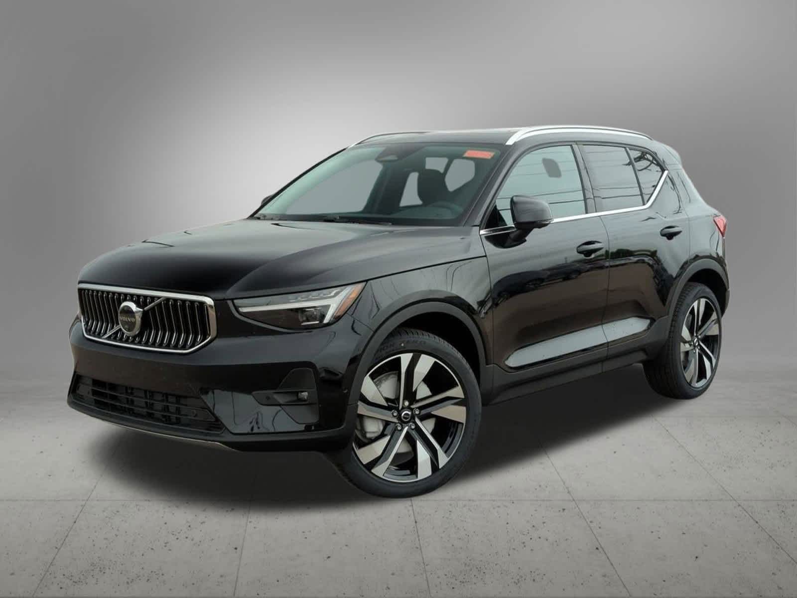 2025 Volvo XC40 B5 Ultimate -
                  Troy, MI