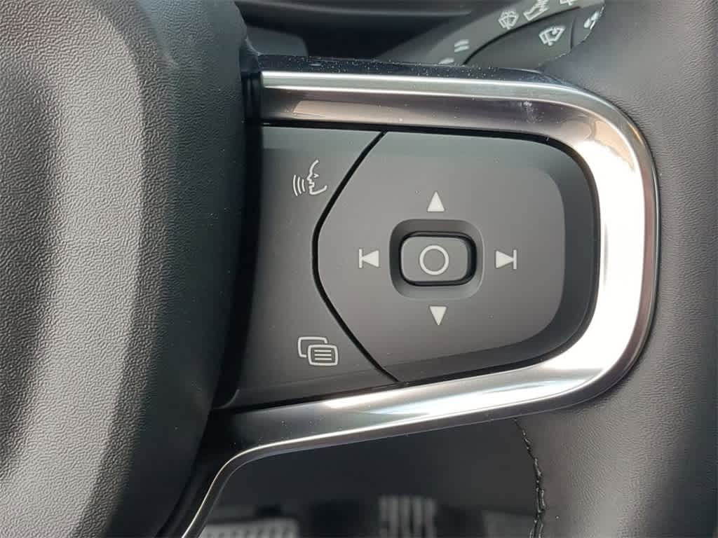 Thumbnail: 2026 Volvo XC40 - 23