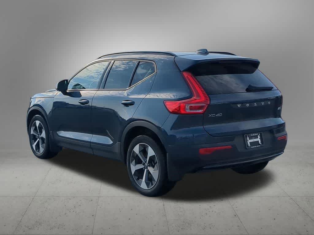Thumbnail: 2026 Volvo XC40 - 4