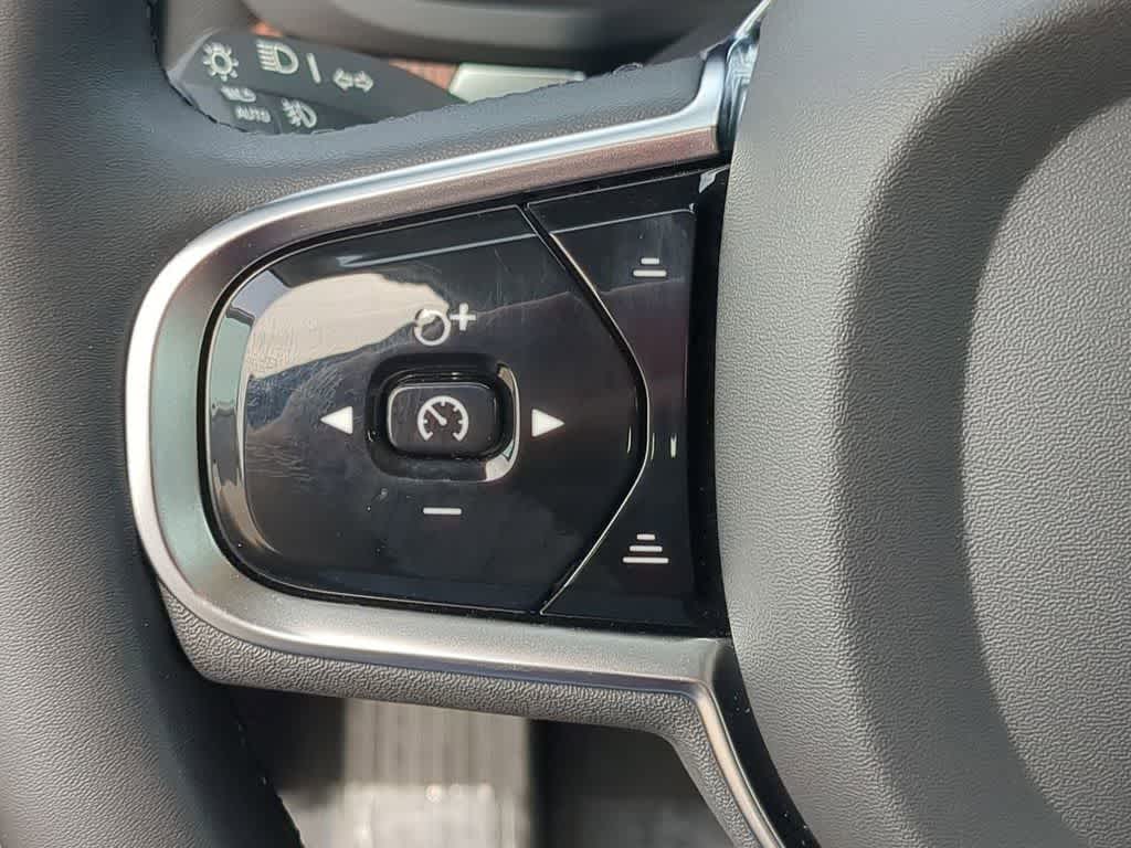 Thumbnail: 2023 Volvo S60 - 22