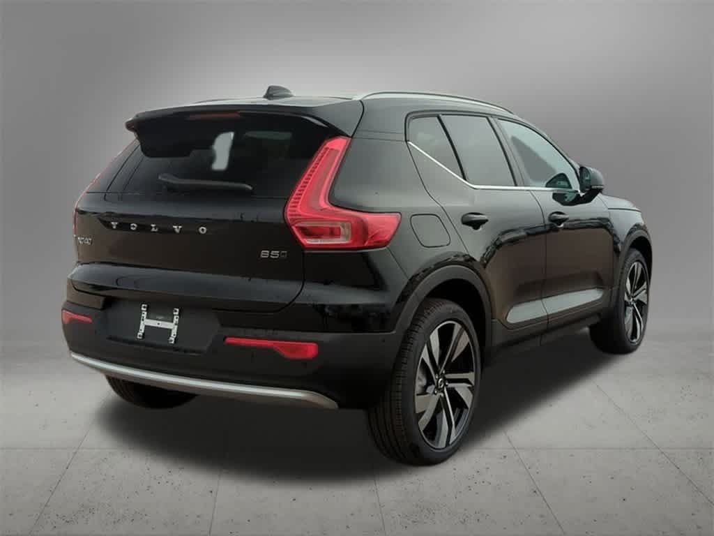 Thumbnail: 2025 Volvo XC40 - 6