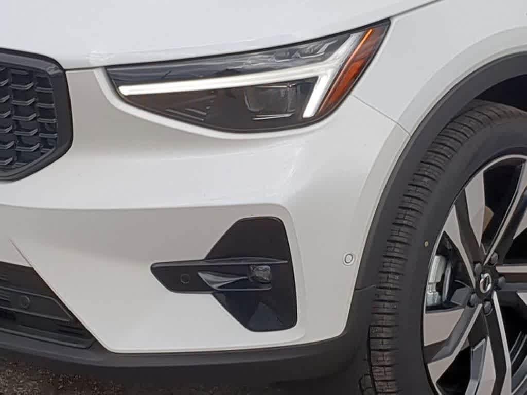Thumbnail: 2026 Volvo XC40 - 10