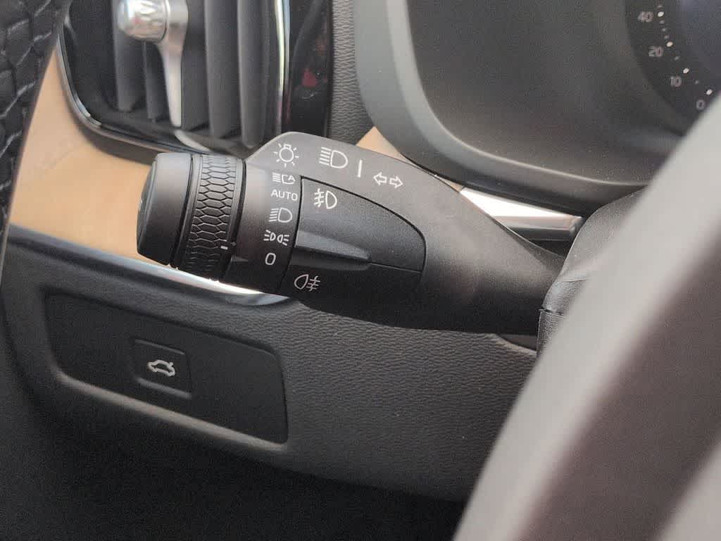 Thumbnail: 2026 Volvo XC60 - 27