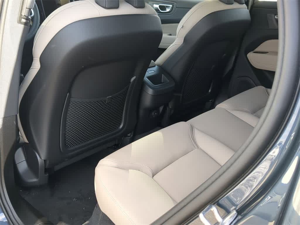 Thumbnail: 2026 Volvo XC60 - 17