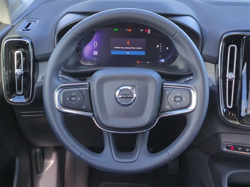 Thumbnail: 2023 Volvo XC40 - 23
