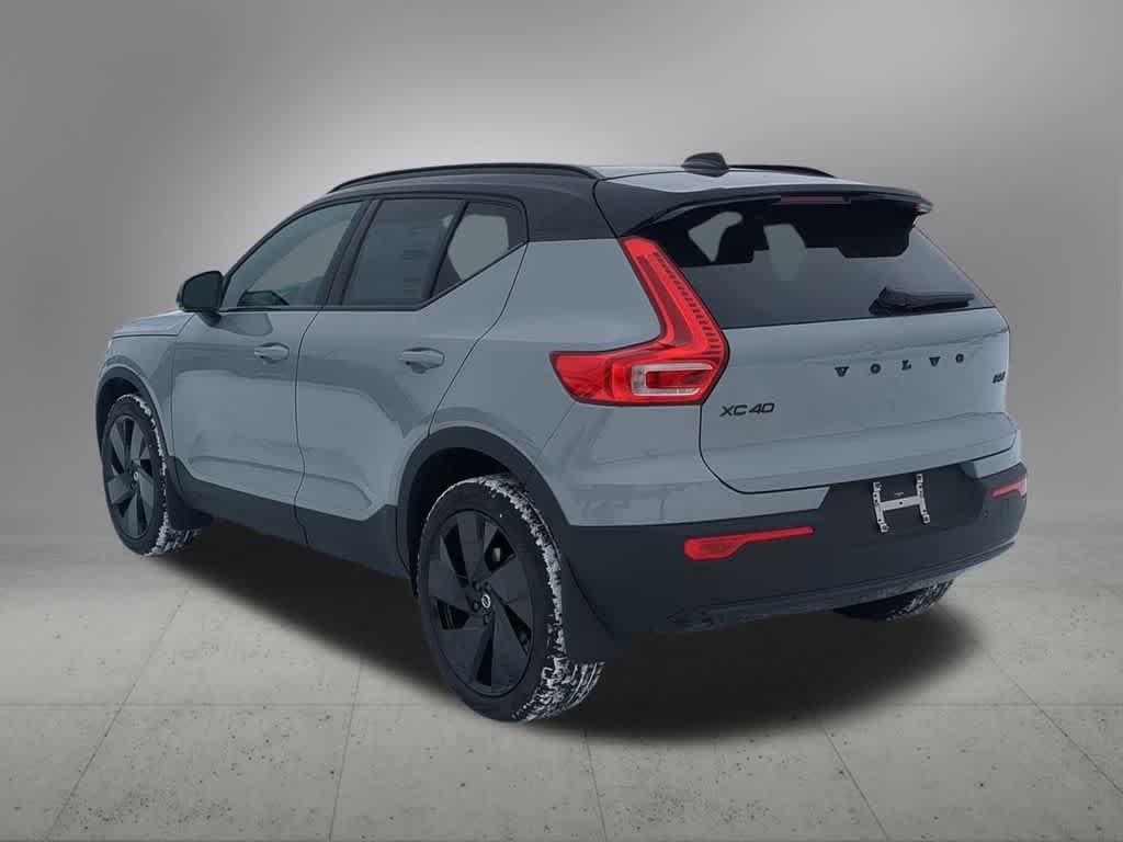 Thumbnail: 2026 Volvo XC40 - 4