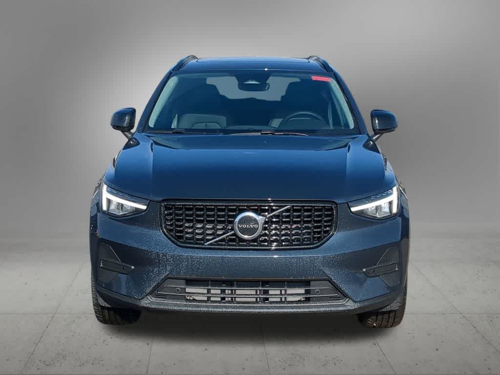 Thumbnail: 2026 Volvo XC40 - 9