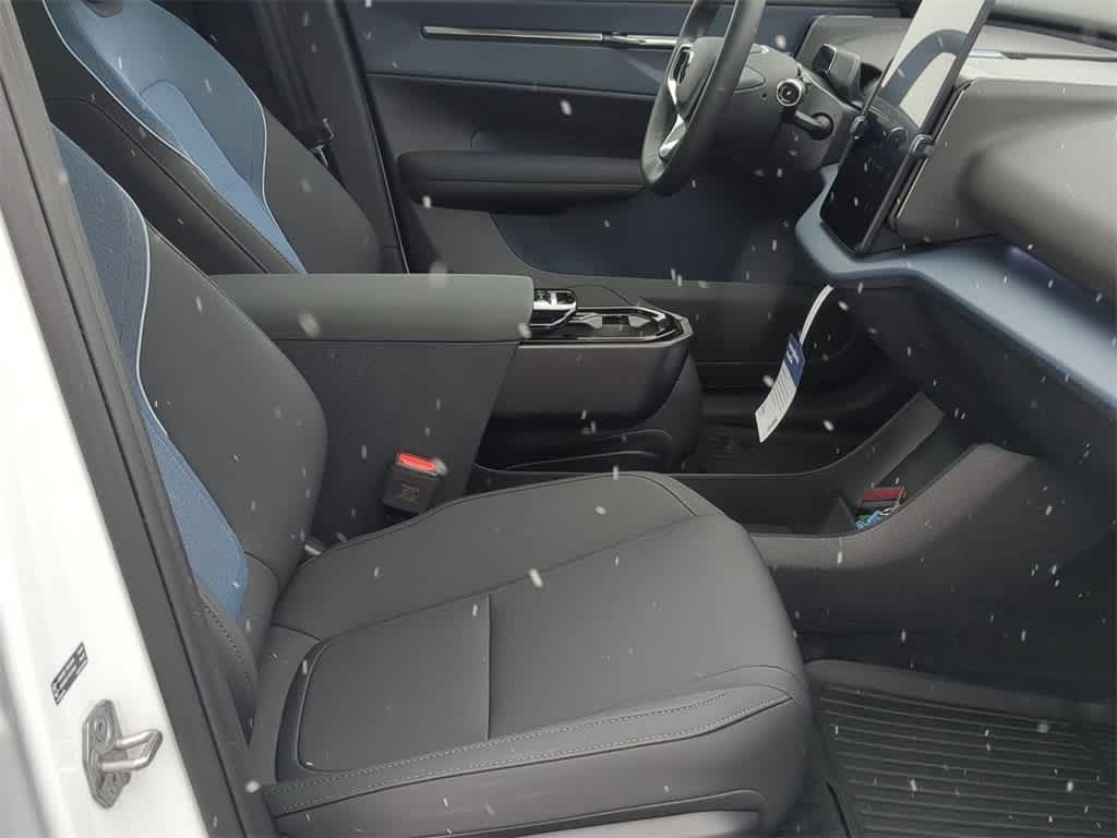 Thumbnail: 2025 Volvo EX30 - 20