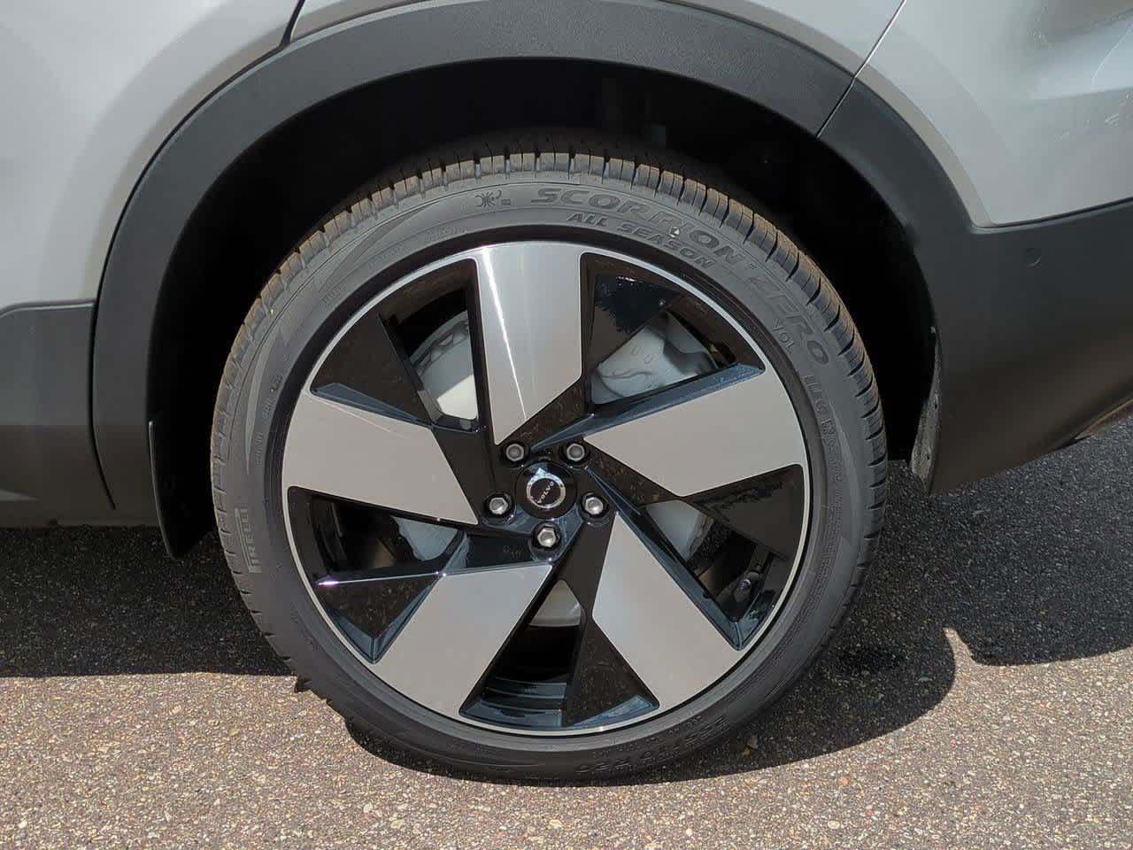 Thumbnail: 2024 Volvo C40 - 12
