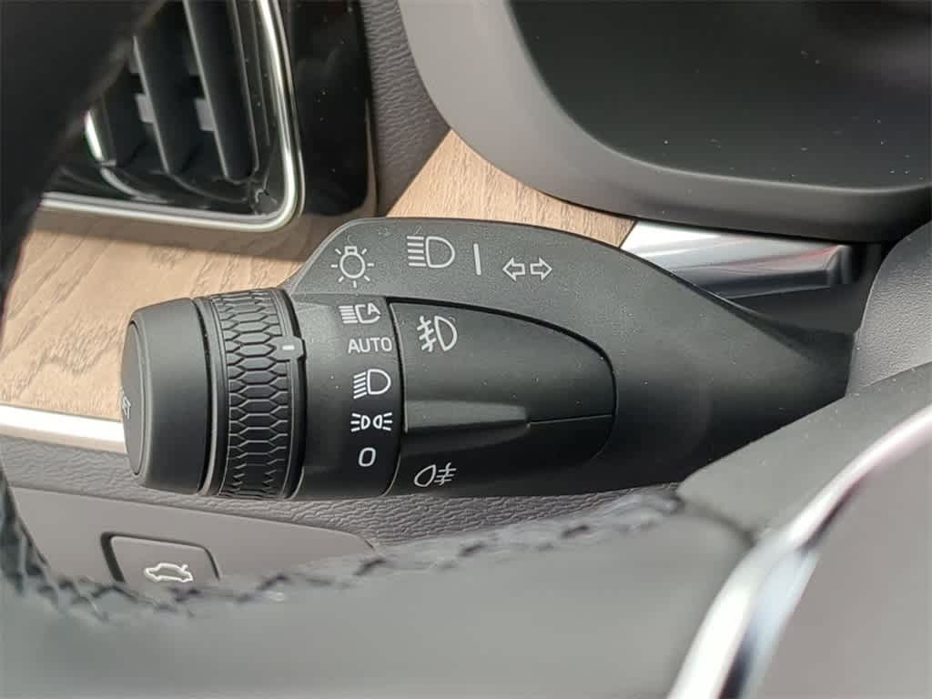 Thumbnail: 2026 Volvo XC60 - 25