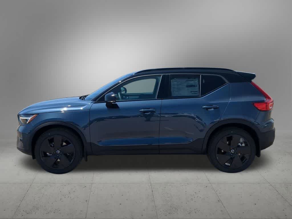 Thumbnail: 2026 Volvo XC40 - 3