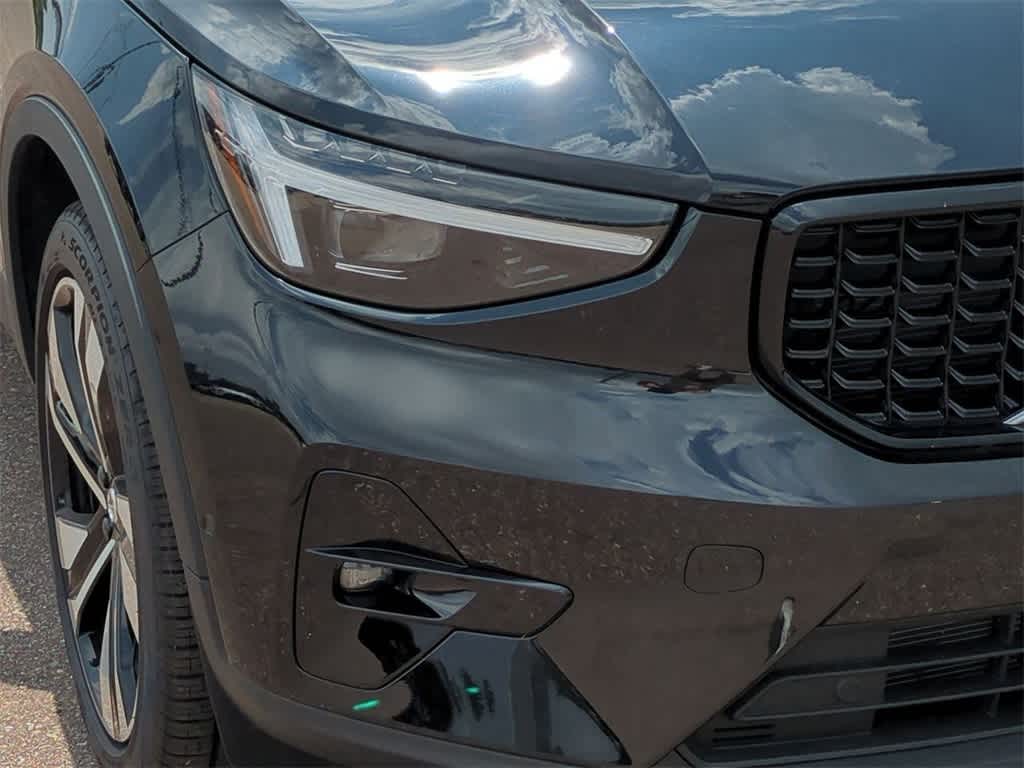 Thumbnail: 2025 Volvo XC40 - 10