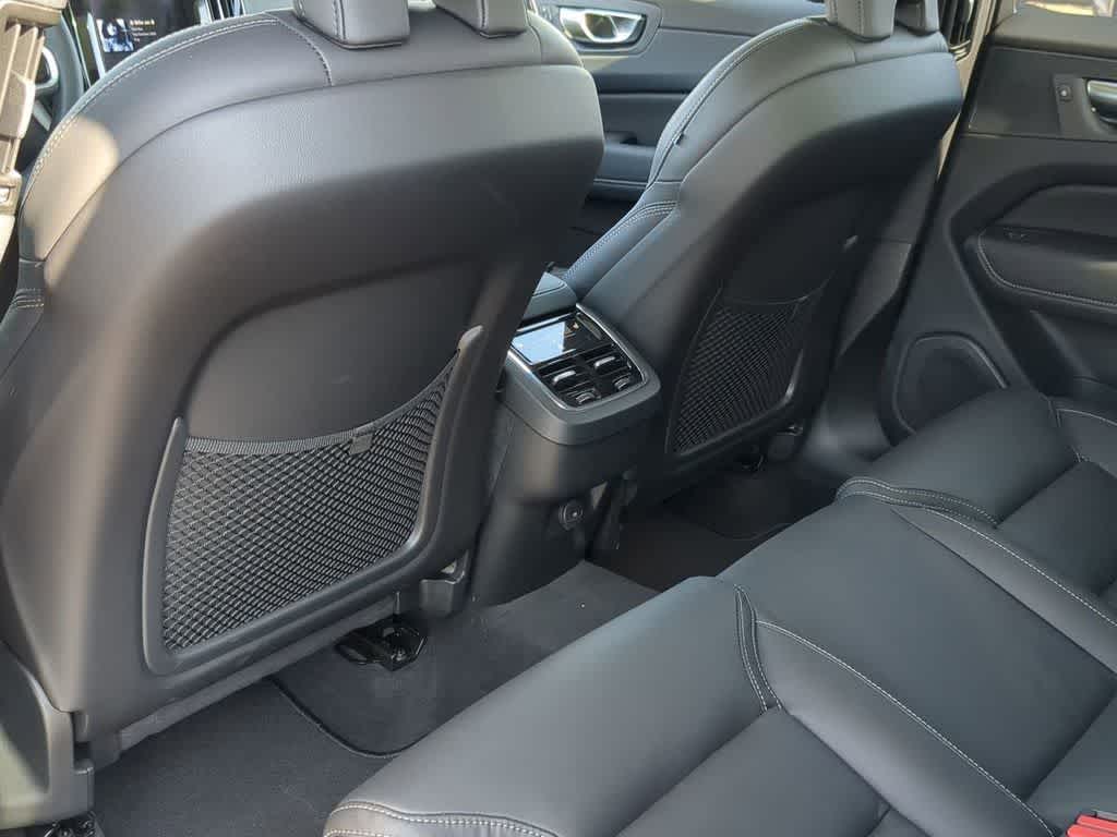 Thumbnail: 2025 Volvo XC60 - 17