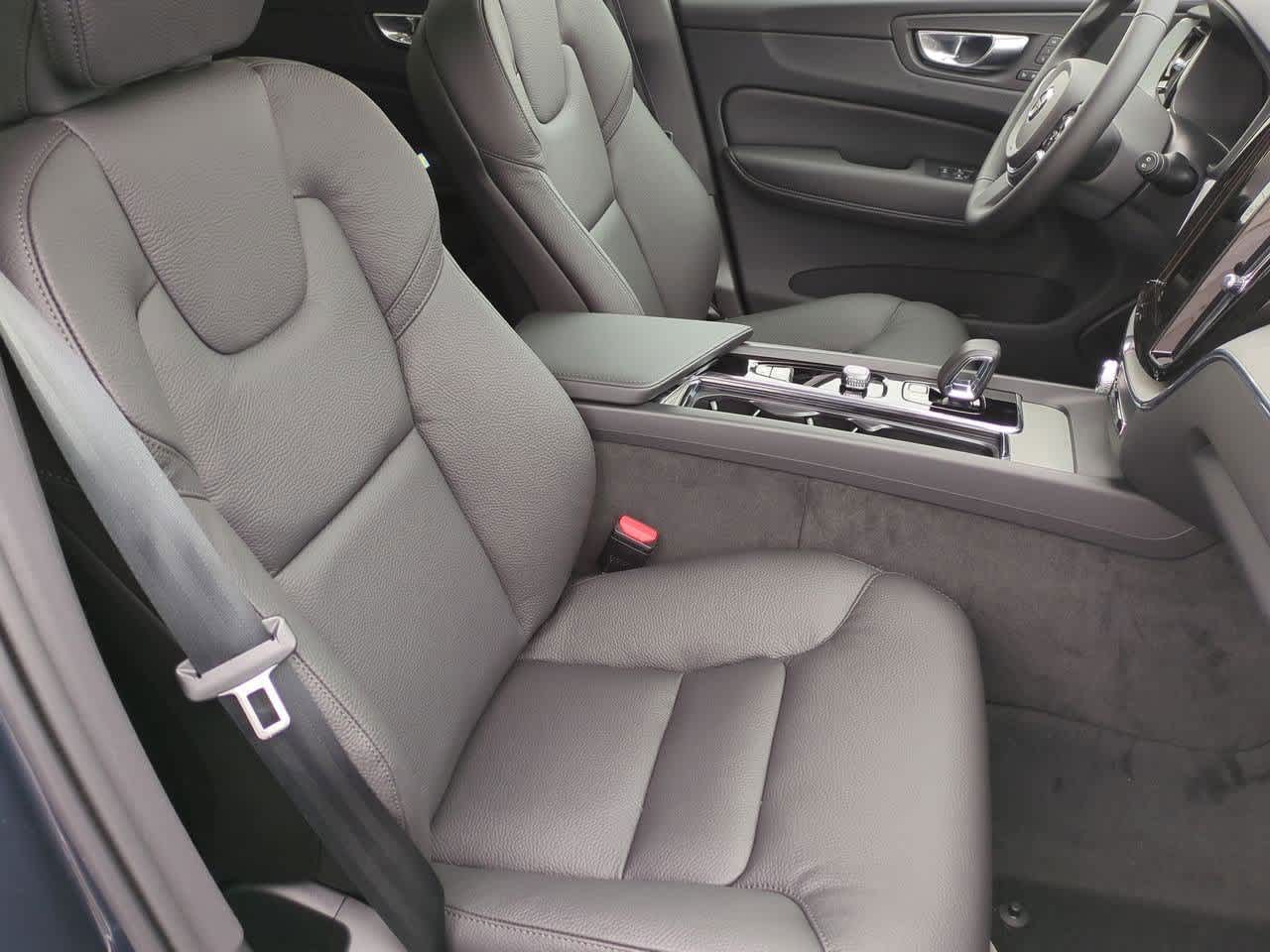 2025 Volvo XC60 B5 Plus 22
