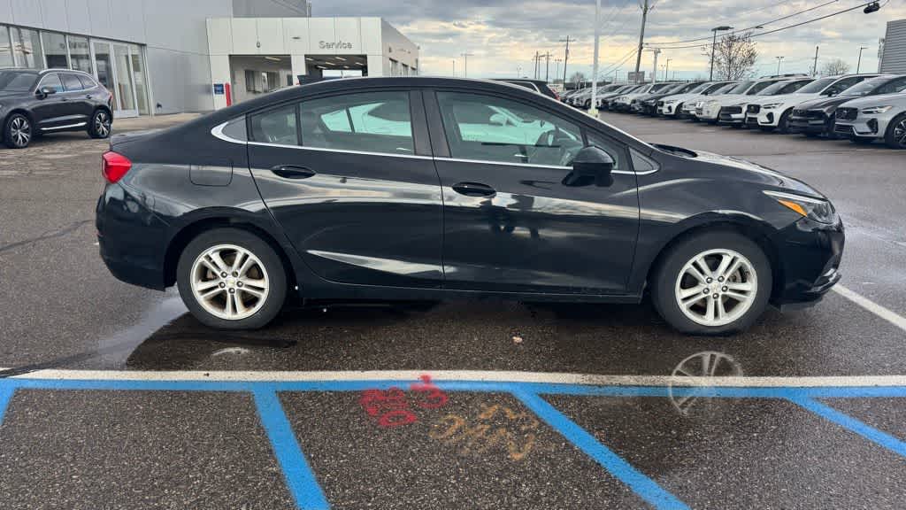 Thumbnail: 2017 Chevrolet Cruze - 4