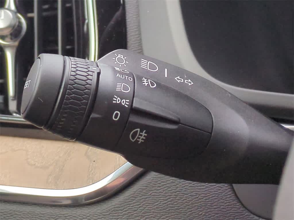 Thumbnail: 2026 Volvo XC60 - 27