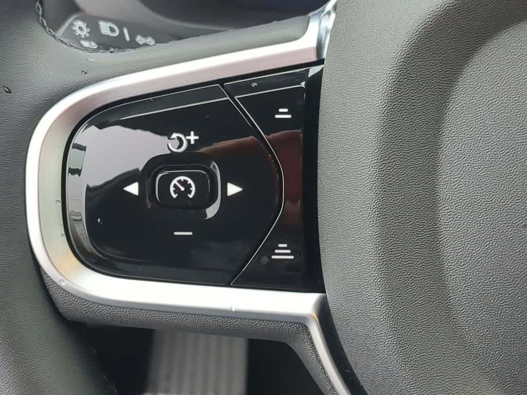 Thumbnail: 2026 Volvo XC60 - 22