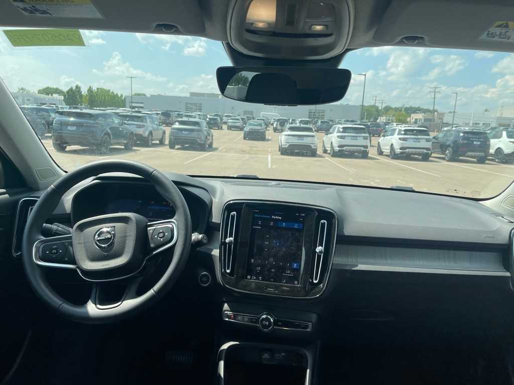 Thumbnail: 2023 Volvo XC40 - 13