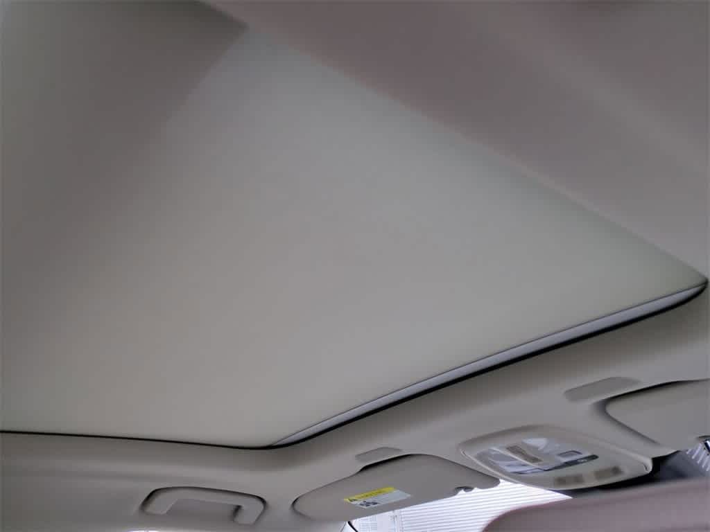 Thumbnail: 2025 Volvo XC60 - 22