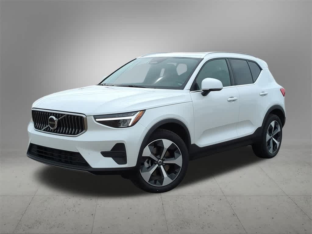 Thumbnail: 2025 Volvo XC40 - 1