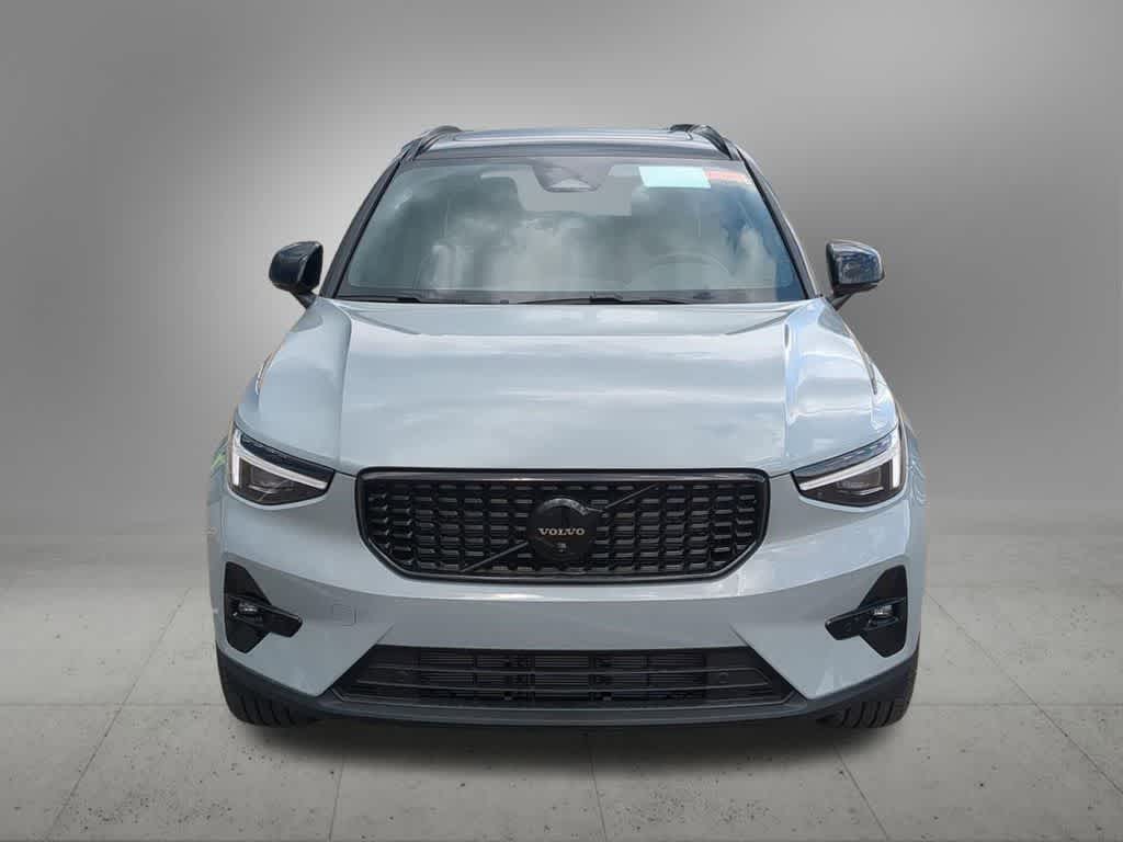 Thumbnail: 2026 Volvo XC40 - 9