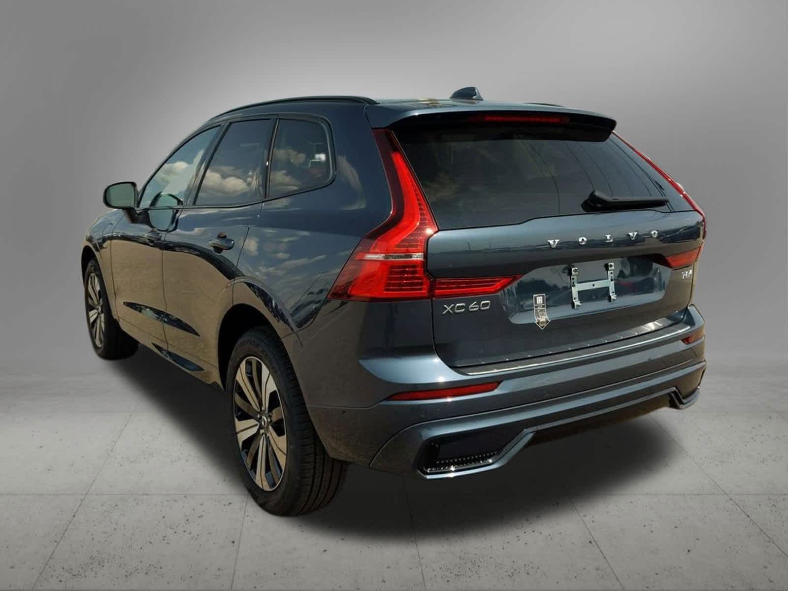 Thumbnail: 2025 Volvo XC60 - 4
