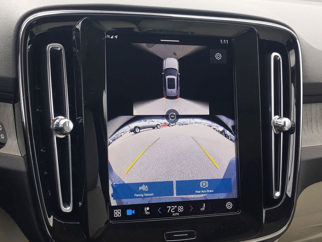2025 Volvo XC40 B5 Ultimate 28