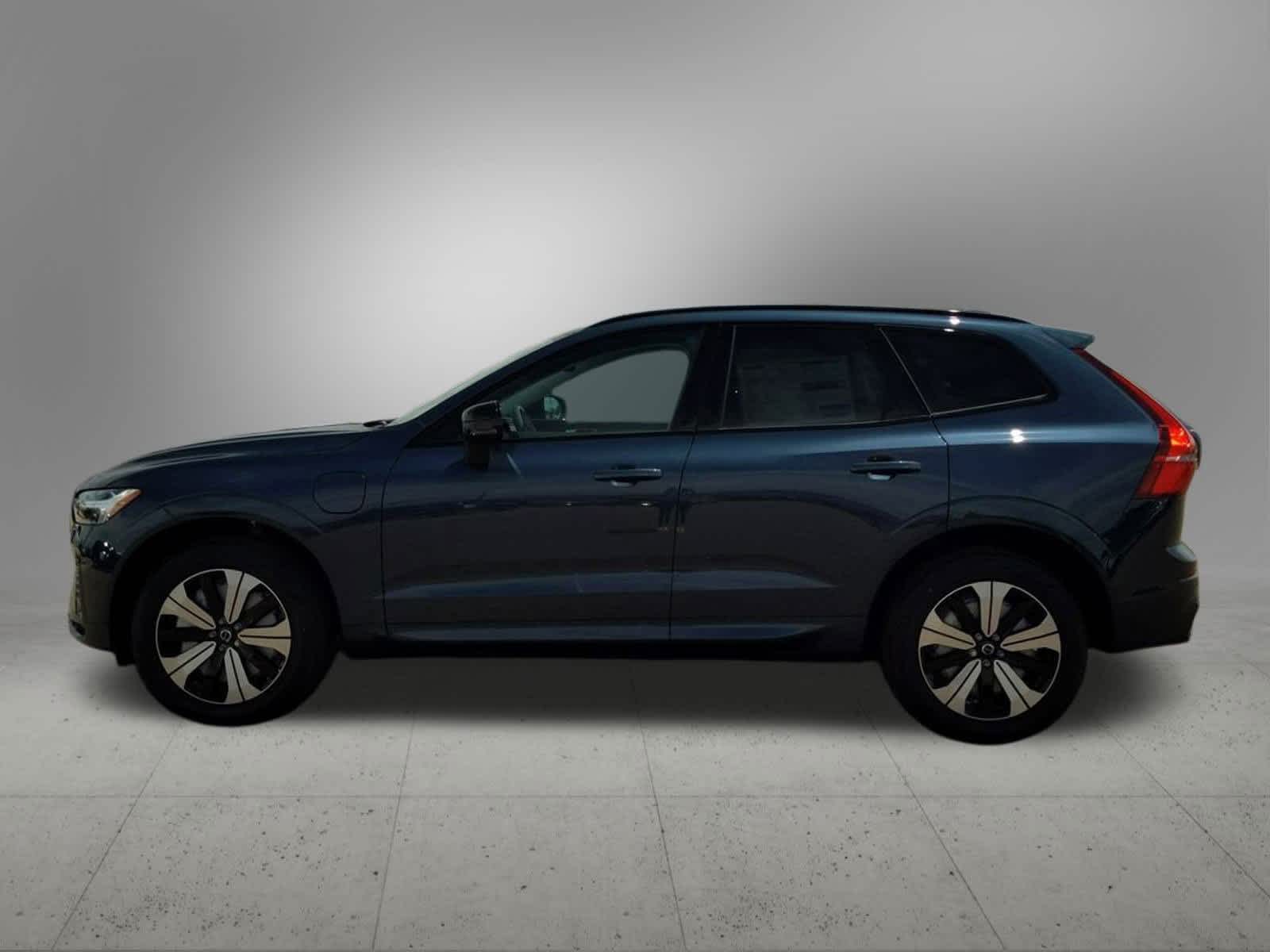 Thumbnail: 2025 Volvo XC60 - 3