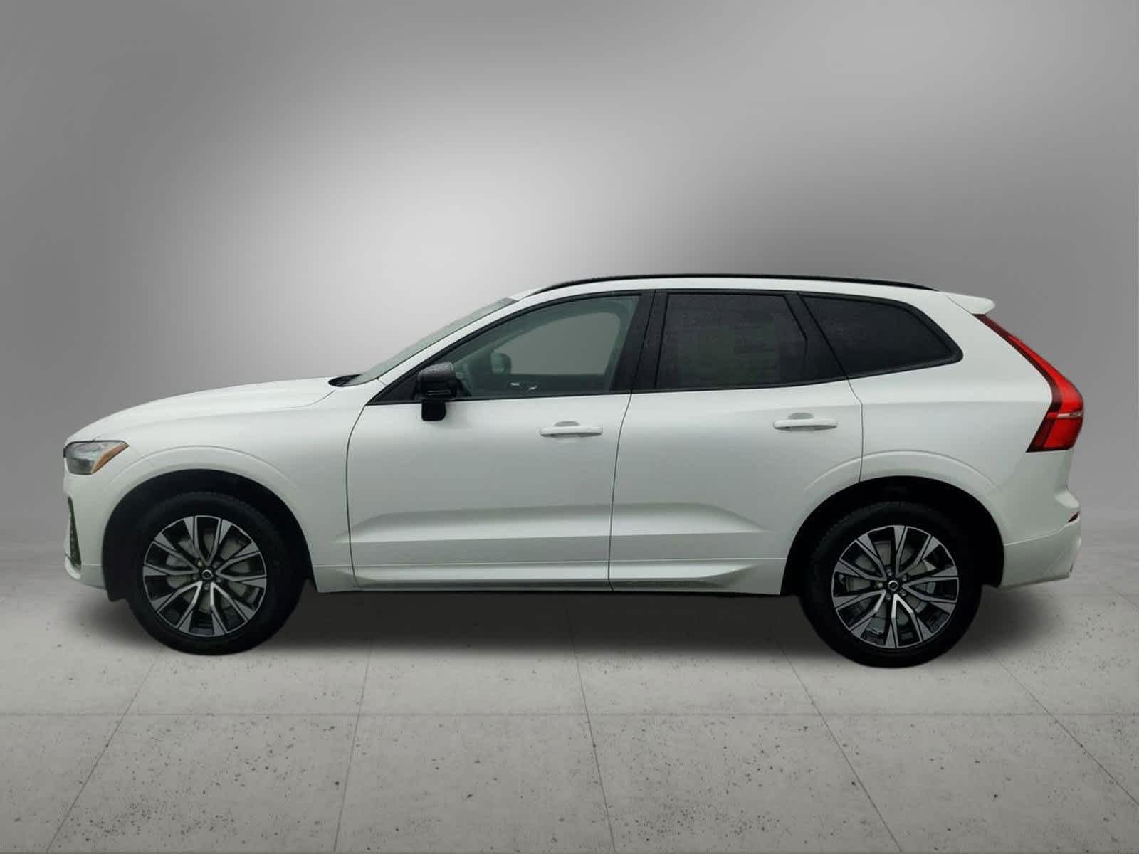 Thumbnail: 2025 Volvo XC60 - 3