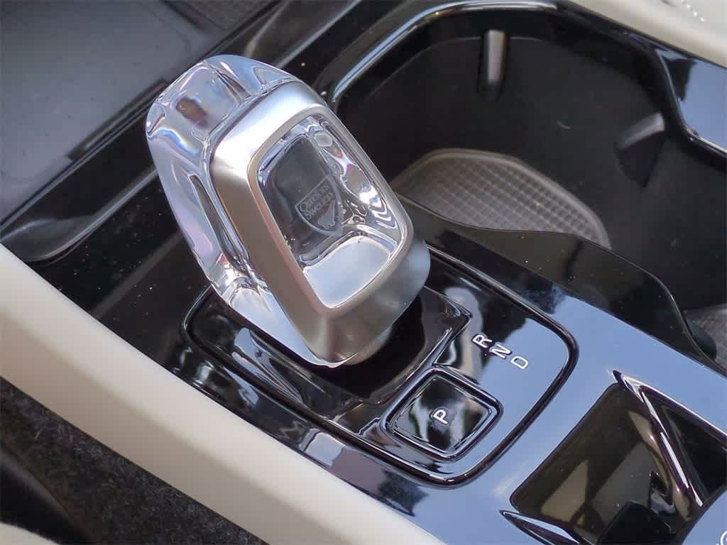 Thumbnail: 2026 Volvo XC40 - 32