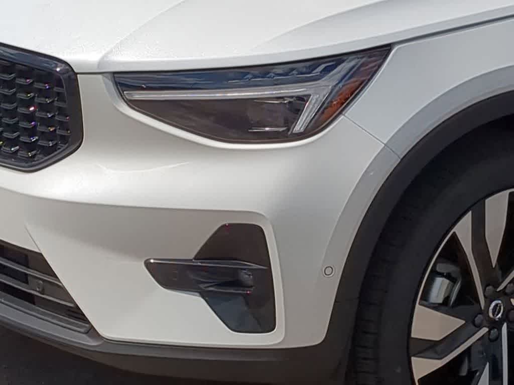 Thumbnail: 2026 Volvo XC40 - 10