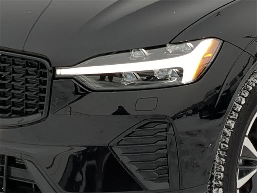 Thumbnail: 2025 Volvo XC60 - 10