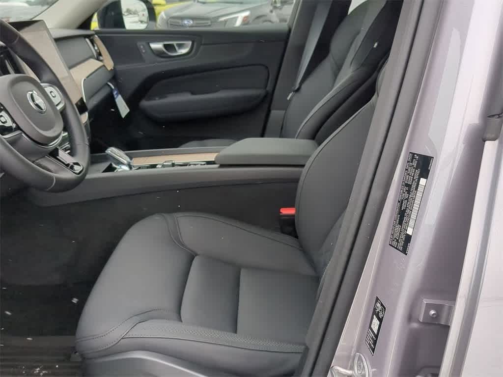 Thumbnail: 2026 Volvo XC60 - 15