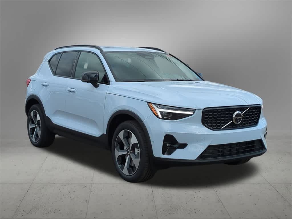 Thumbnail: 2026 Volvo XC40 - 8