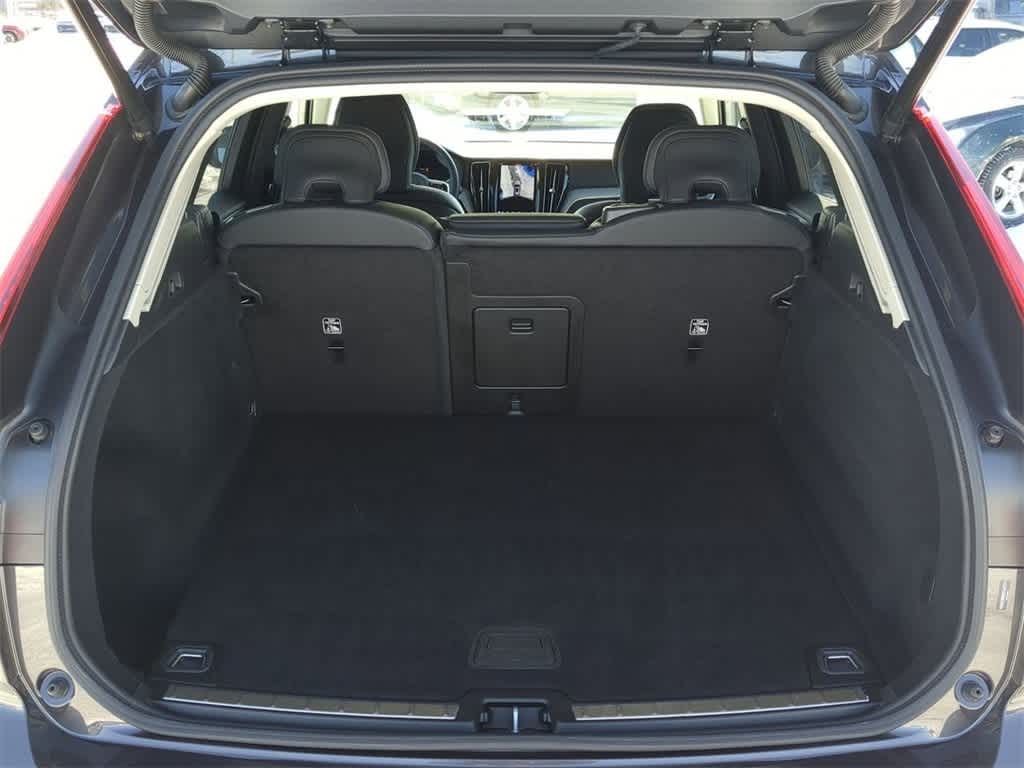 Thumbnail: 2025 Volvo XC60 - 32