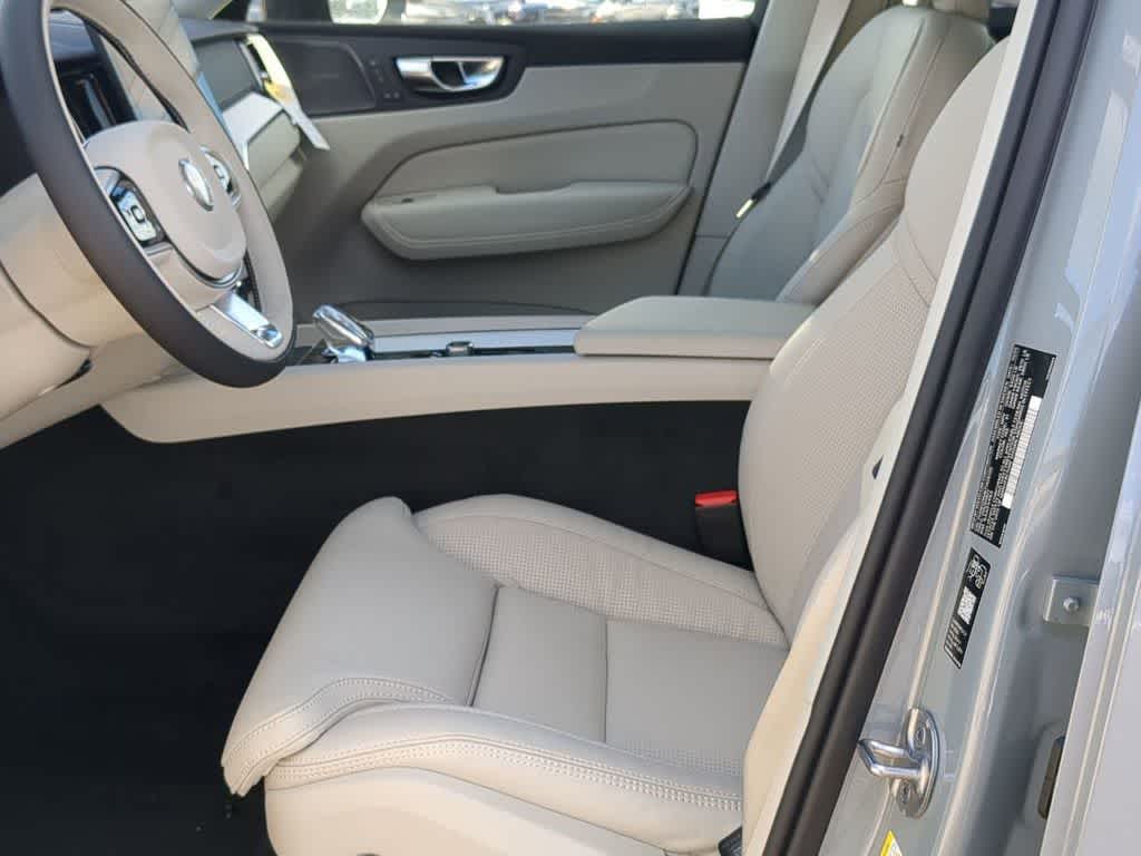 Thumbnail: 2026 Volvo XC60 - 15