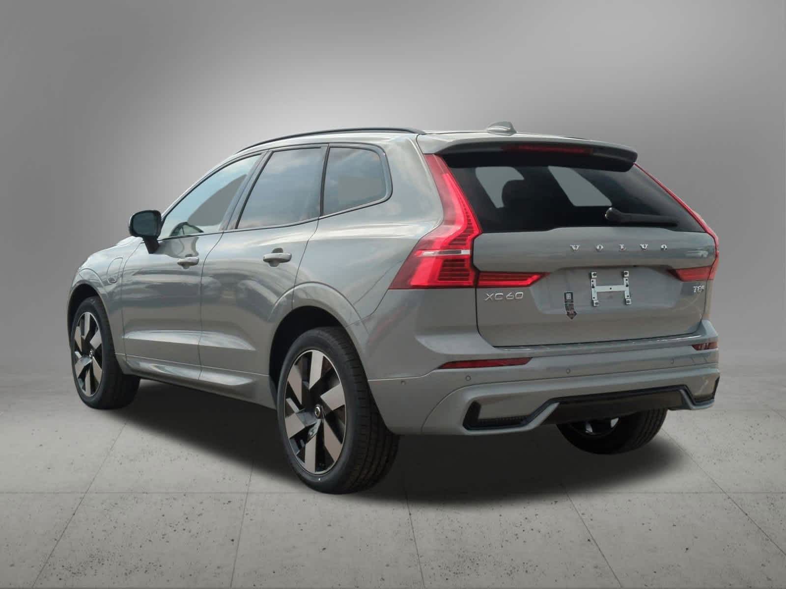 2025 Volvo XC60 Hybrid T8 Plus photo 4
